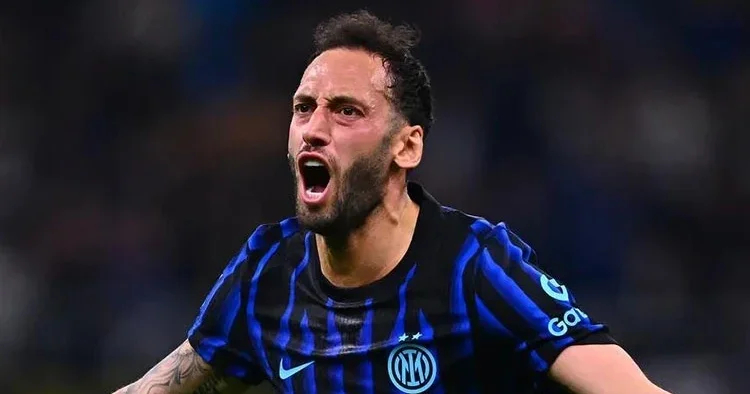 Hakan Çalhanoğlu sürprizi! Ezeli rakibin listesinde
