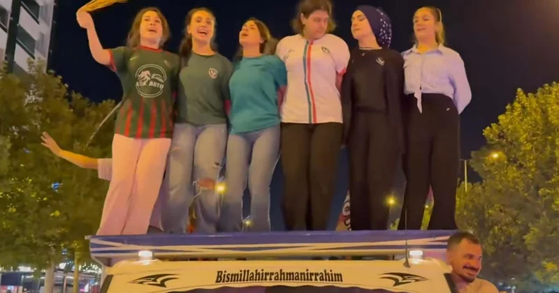 Amedspor un zaferi böyle kutlandı! Kamyon kasasında halay