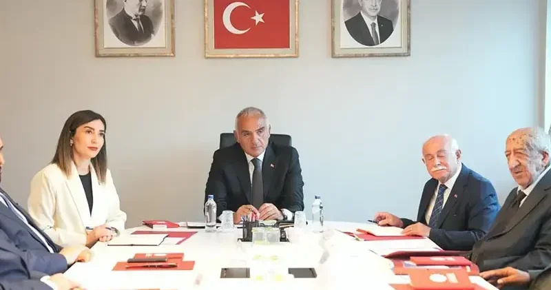 Bakan Ersoy, Alevi Bektaşi Kültür ve Cemevi Başkanlığı nın ilk toplantısına başkanlık etti