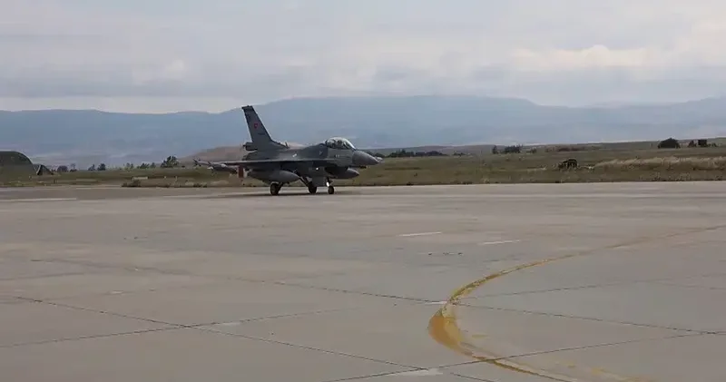 Türk Hava Kuvvetleri, Kıbrıs Adası nın güneyinde eğitim uçuşu yaptı