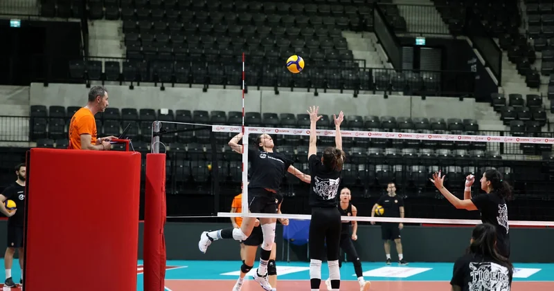 Eczacıbaşı Dynavit sezonun ilk derbisine çıkacak