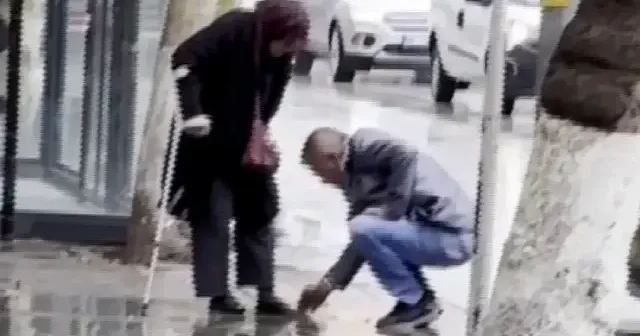 Amasya’da kalpleri ısıtan görüntü: Hayırlı evlattan annesine duygulandıran davranış VİDEO İZLE