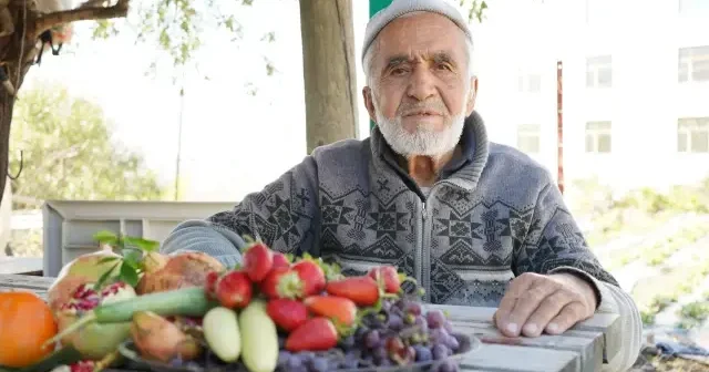Ispartalı İbrahim Dede’den Hayır Bahçesi: 30 yıldır herkese ikramlarda bulunuyor VİDEO İZLE
