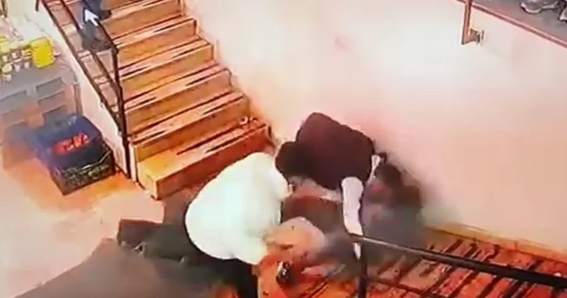 Tartıştıkları kişiyi öldüresiye dövdüler: O anlar kamerada