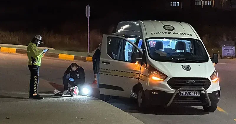 Motosiklet kaldırıma çarptı; 1 ölü, 1 yaralı