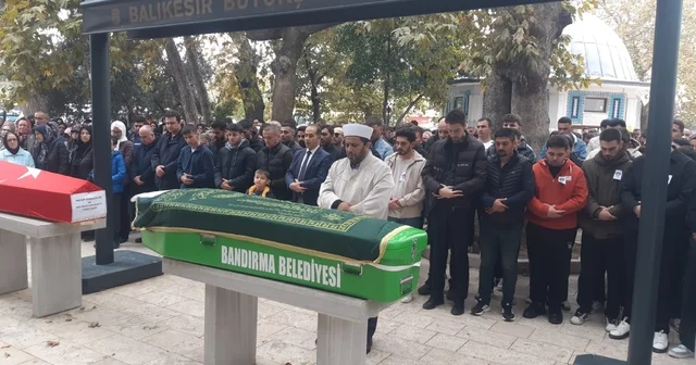Antrenmanda kalp krizi geçiren kaleci hayatını kaybetti (2) Balıkesir Haberleri