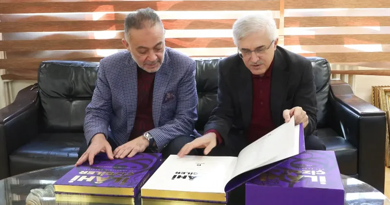‘İlahi Çizgiler Hat Sanatının Öncüleri’ kitabı sanatsal ve tarihsel yönleriyle değerlendirildi