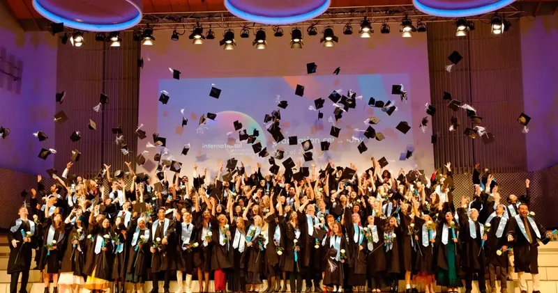 BAU Global ağındaki Berlin International Üniversitesi’nde mezuniyet coşkusu