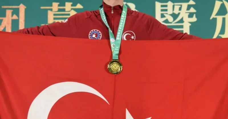 Türk Milli Kungfu Takımı Dünya Şampiyonu: Akyüz den beyaz el protestosu