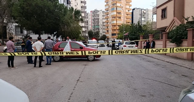 Adana da bir kişi otomobilde ölü bulundu; Vücudunda darp izleri tespit edildi Adana Haberleri