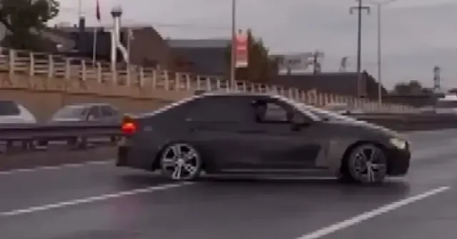 Trafik magandası düğün konvoyunda tehlike saçtı VİDEO İZLE
