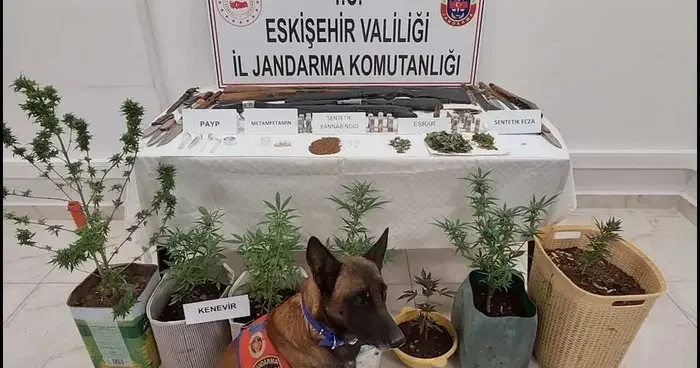 Uyuşturucu ve silah bulunduran 7 şüpheli jandarma tarafından yakalandı