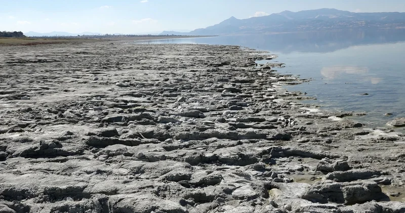 Burdur Gölü her yıl eriyor: 50 yılda 94 kilometrekare alan yok oldu