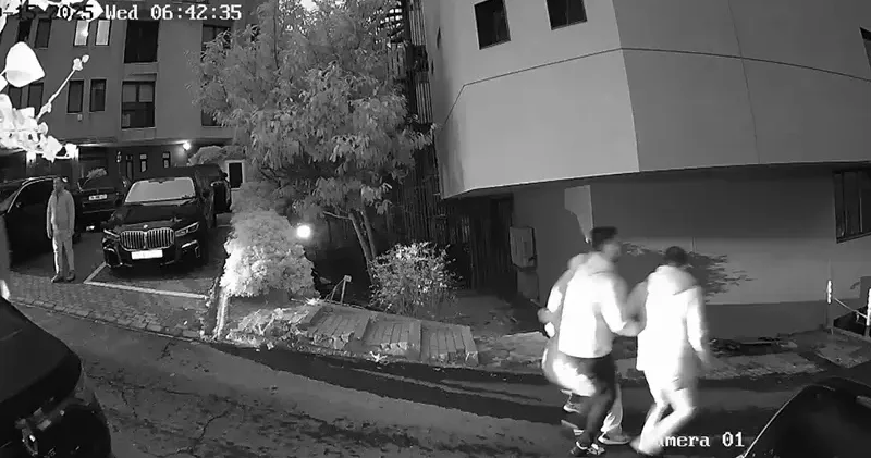 Beşiktaş ta sarı yelek ve baret takarak inşaatlardan hırsızlık yapan şüpheliler yakalandı