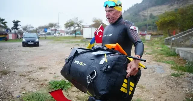 Hayatını üç çantaya sığdırdı: 66 yaşındaki İsveçli denizci dünyayı yüzerek keşfediyor VİDEO İZLE