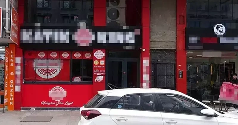 999 kişinin tavuk dönerden zehirlenmesine ilişkin yargılanan 2 sanığa hapis ve tahliye
