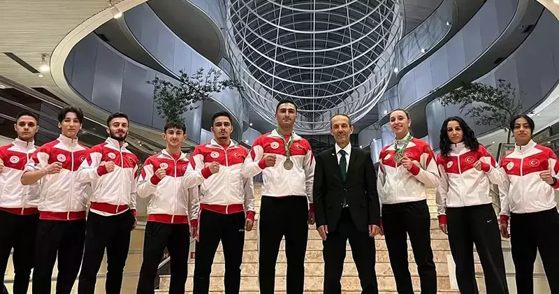 Türkiye Wushu Milli Takımı dünya şampiyonu unvanıyla yurda döndü
