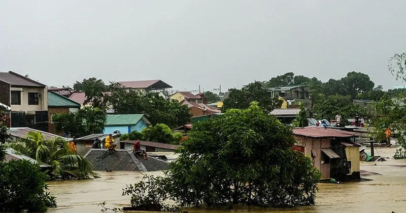 Filipinler de fırtına can aldı! Ölüler var