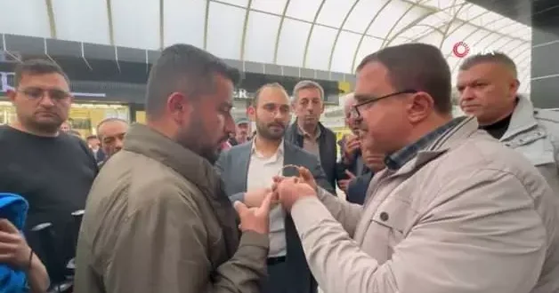 Sahte altın ile kuyumcuyu dolandırmaya çalışan kadın yakayı ele verdi