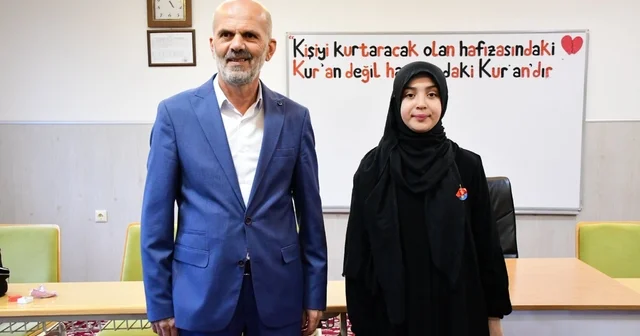 Ladik Belediye Başkanı Topal, Türkiye birincisi Hafize İlbay a altın taktı Samsun Haberleri