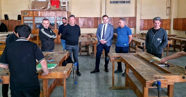 Gelibolu da meslek liseliler okul sırası ve masa üretiyor Çanakkale Haberleri