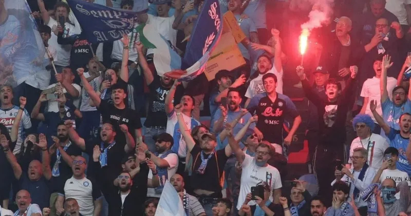 Napoli taraftarları Hollanda da neye uğradığını şaşırdı: Geldikleri gibi gönderdiler