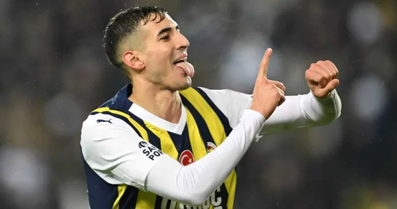 Mert Müldür kick boksçu sevgilisi ile nişanlandı