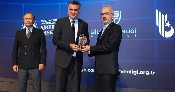 ODTÜ Rektörü Prof. Dr. Yozgatlıgil’e ‘Siber Güvenlik Üstün Hizmet Ödülü’