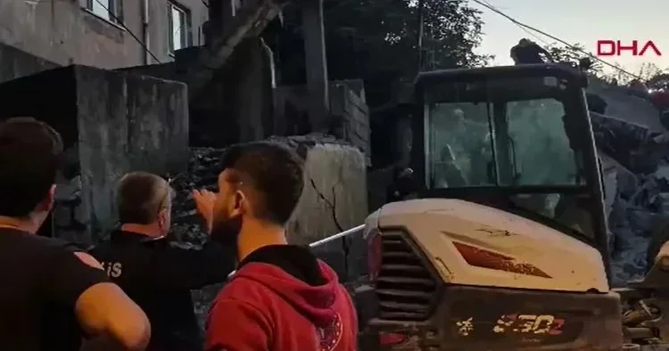 Zonguldak ta 3 katlı bina çöktü... 1 kişi kurtarıldı, 1 kişi ise kayıp