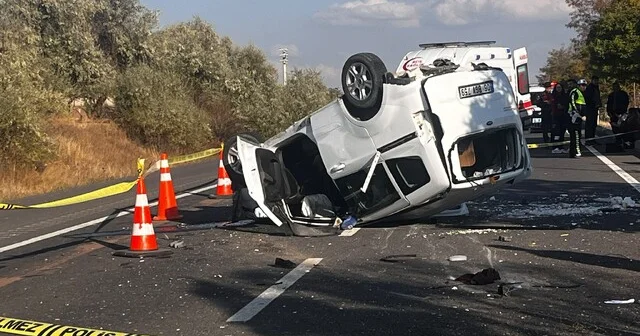 Nevşehir de devrilen hafif ticari araçtaki bir kişi öldü, iki kişi yaralandı Nevşehir Haber Habertürk Yerel Haberler