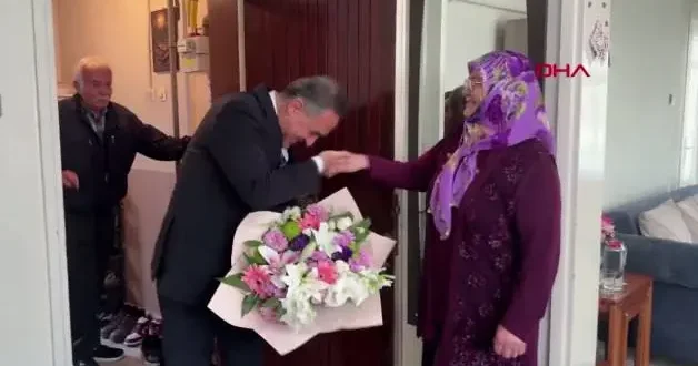 Yalova da mazgalı temizleyerek gündem olan teyzeyi Vali ziyaret etti