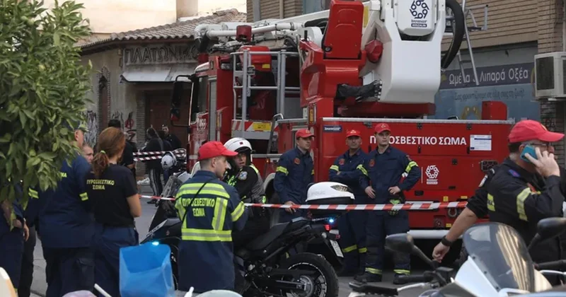 Atina da polisin yanlışlıkla harekete geçirdiği patlayıcı 4 kişiyi yaraladı