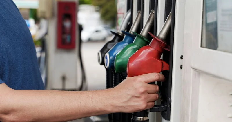 Tabelalar değişiyor: Benzine ikinci indirim yolda! Akaryakıt indirimi ile güncel LPG, motorin ve benzin fiyatları ne kadar, kaç TL olacak?
