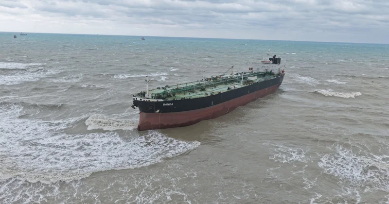 Ulaştırma ve Altyapı Bakanlığı karaya oturan BANDA tankerinin kurtarıldığını açıkladı