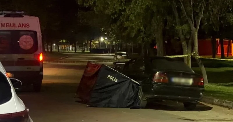 İnegöl de otomobile çarpan motosikletli genç öldü Son dakika haberleri