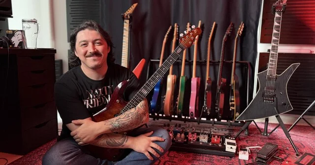 Tutkusu olan müziği seçti, arkadaşlarıyla kurduğu online platformla binlerce kişiye gitar dersi veriyor Eskişehir Haberleri Habertürk Yerel Haberler