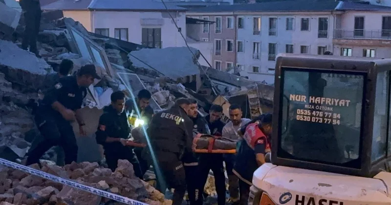 Zonguldak ta çöken binada 2 kişiden biri yaralı kurtarıldı, diğeri için çalışma sürüyor