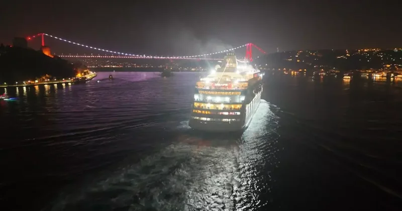 Sarayburnu’na yanaşma izni verilmeyen Rus kruvaziyer Astoria Grande Karadeniz’e doğru yola çıktı