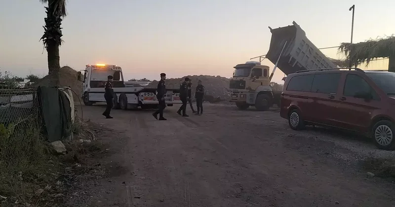 Yer: Antalya! Plaja kamyonlar ve kepçelerle gelip tonlarca kum çaldılar