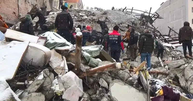 26 kişinin öldüğü Balanlı Apartmanı davasında, 10 sanıktan 8 ine hapis, 2 sine beraat