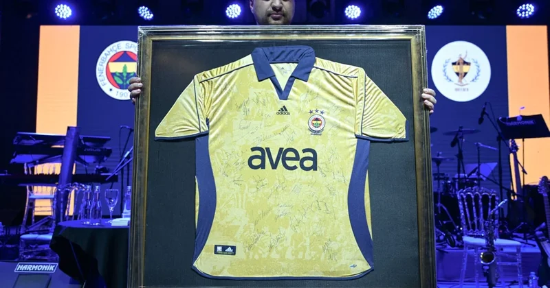 F.Bahçe nin imzalı 100. yıl forması 1 milyon TL ye satıldı Sözcü Gazetesi