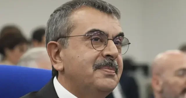 Cemaatlere para aktarmakla itham edilen Bakan Tekin den CHP lilere zor soru: Gülbahar Hatun Okulları nı kim açtı, neden peşinden gidiyorsunuz? VİDEO İZLE