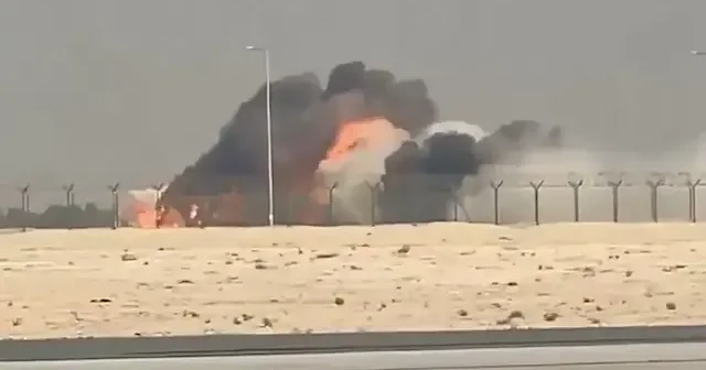 Dubai Airshow da Hindistan a ait savaş uçağı Al Maktoum Havalimanı pistine çakıldı VİDEO İZLE