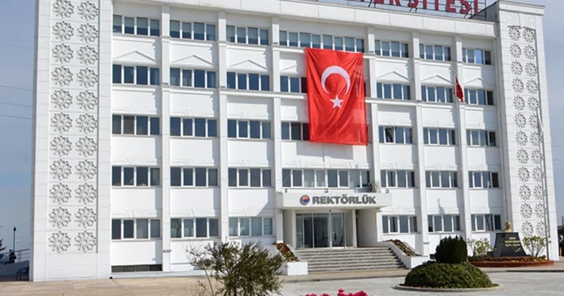 Değmeyin rektörün keyfine! Makam odasına imza köşesi, giyinme odası...