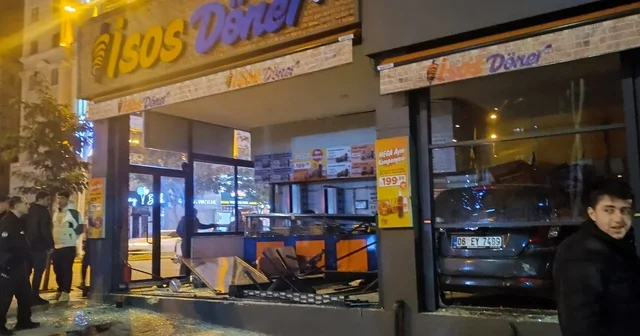 kontrolden çıkan otomobil, yeni açılan dönerciye daldı Şanlıurfa Haberleri