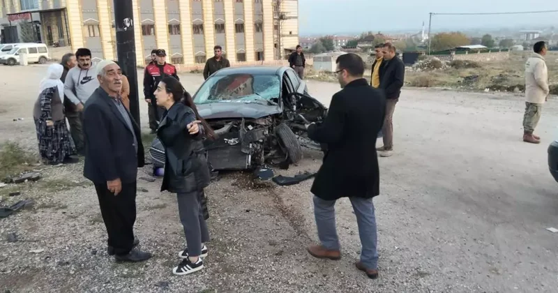 Elazığ’da kazada savrulan araç yayaya çarptı: 1 ölü, 2 yaralı