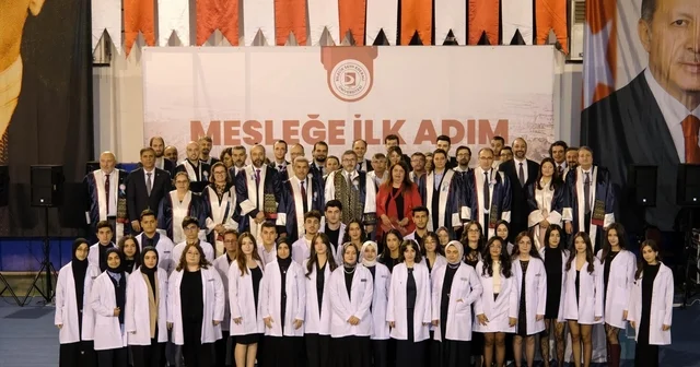 BŞEÜ Diş Hekimliği Fakültesi nin yeni öğrencileri törenle beyaz önlüklerini giydi Bilecik Haberleri
