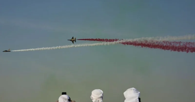 Hindistan a ait savaş uçağı Dubai Airshow gösterisi sırasında düştü Dış Haberler