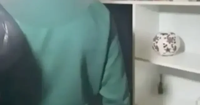 Hakkında kesinleşmiş hapis cezası bulunan eski belediye yöneticisi evine yaptırdığı gizli bölmede yakalandı VİDEO İZLE