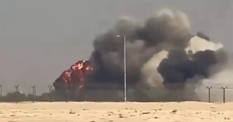 Dubai de gösteri sırasında savaş uçağı böyle düştü